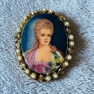 Medallion Lady Pearl HOBE Vintage Gold Porcelain Brooch with Pearls Antique